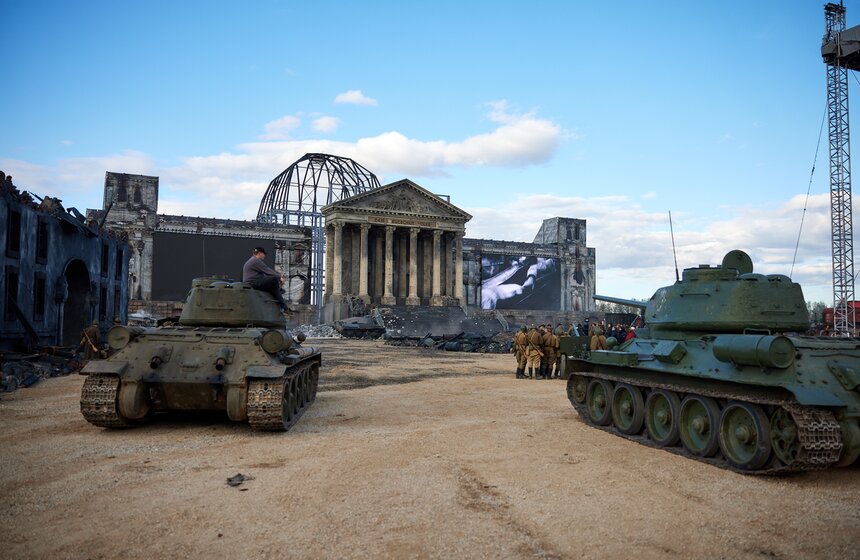 Генеральная репетиция спектакля "Победа! Знамя над Рейхстагом" прошла в "Москино" 1 фото