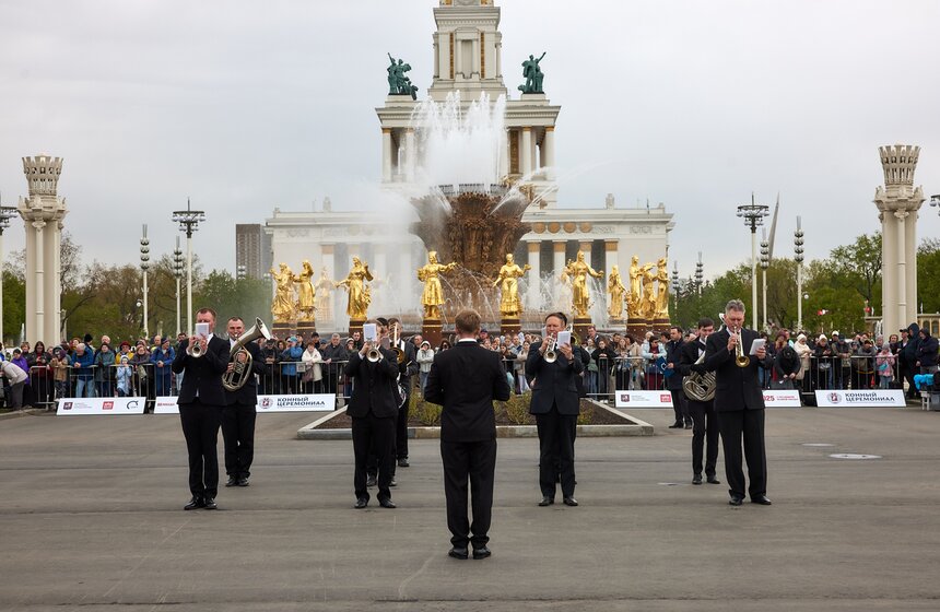 На ВДНХ стартовал сезон выступлений Кремлевской школы верховой езды 1 фото