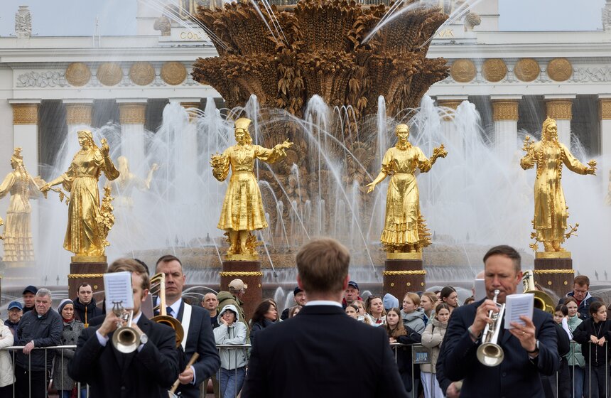На ВДНХ стартовал сезон выступлений Кремлевской школы верховой езды 2 фото