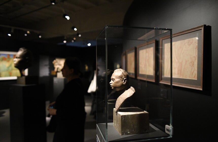 Выставка "Между Парижем и Москвой" открылась в столице 15 фото