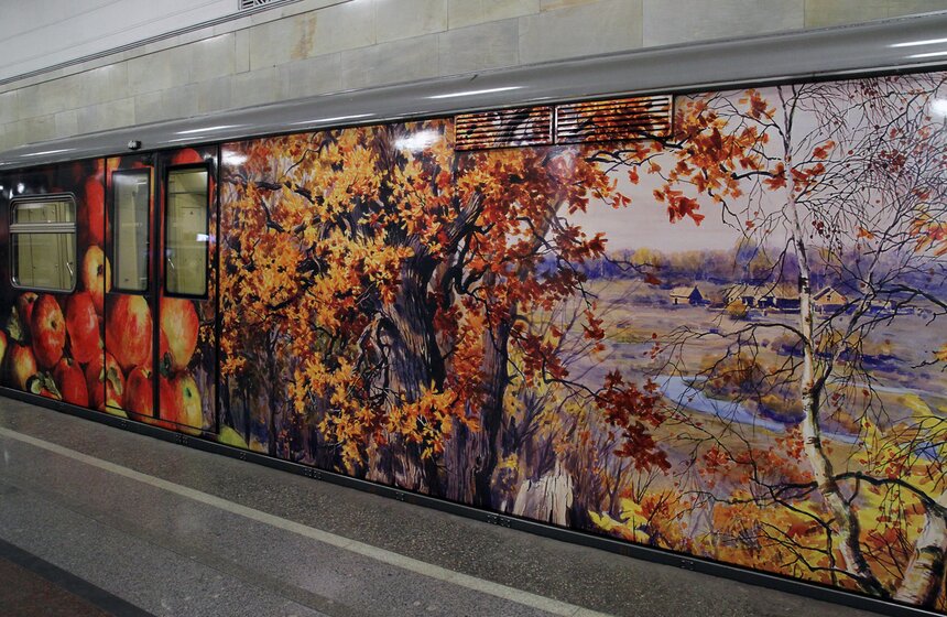 В столичном метро запустили обновленный поезд "Акварель" 18 фото