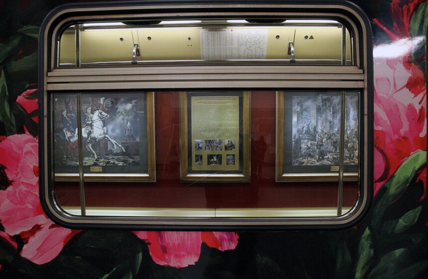 В столичном метро запустили обновленный поезд "Акварель" 14 фото