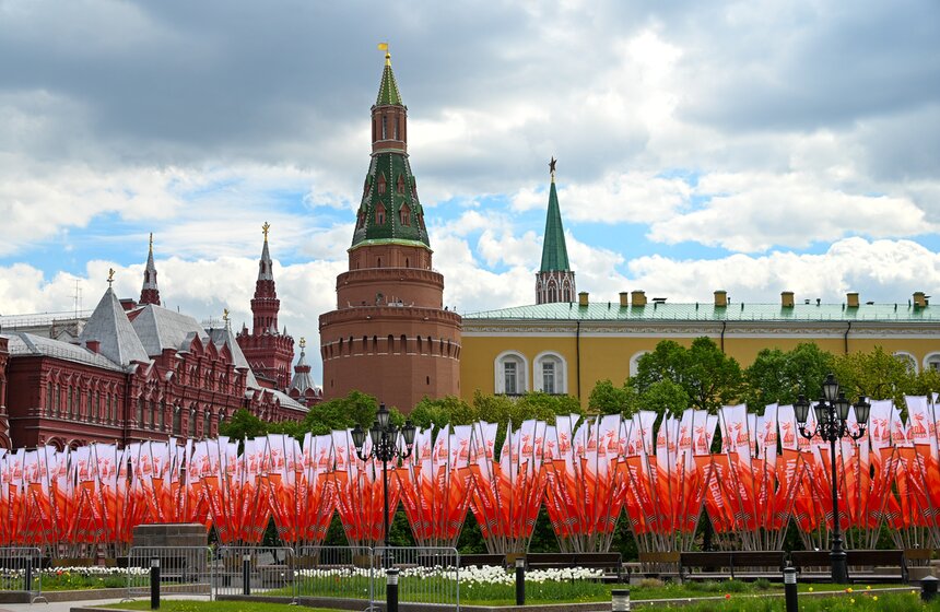 Праздничный декор ко Дню Победы появился в Москве 8 фото