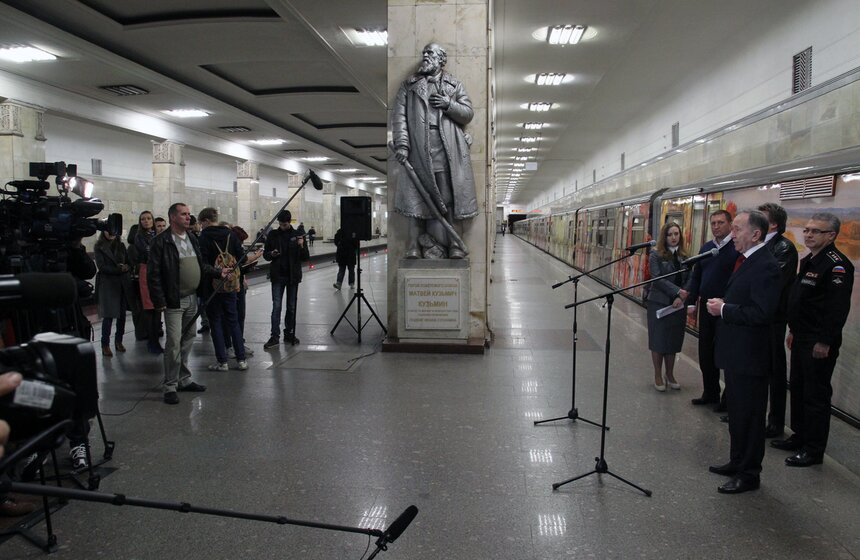 В столичном метро запустили обновленный поезд "Акварель" 2 фото