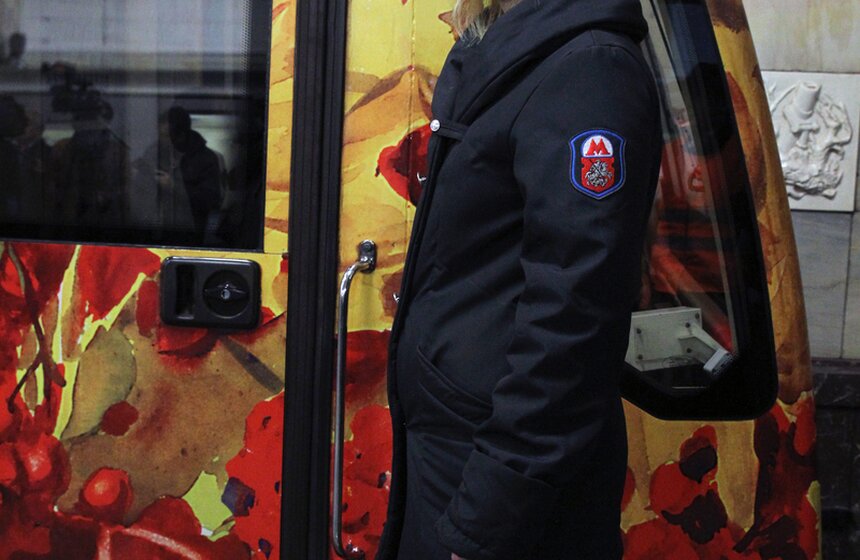 В столичном метро запустили обновленный поезд "Акварель" 4 фото