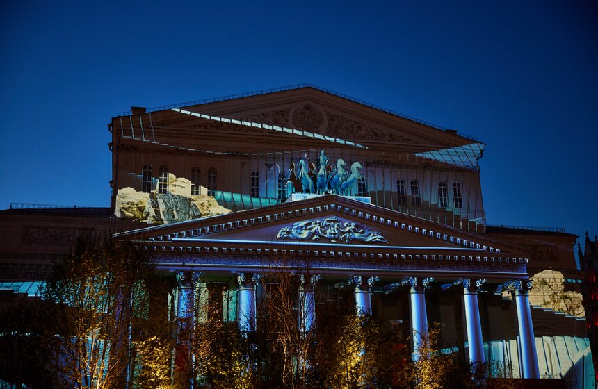 Фестиваль "Круг Света" проходит на Театральной площади 15 фото