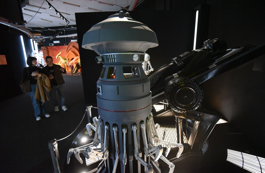 День "Звездных войн" отметили на ВДНХ в Москве 16 фото