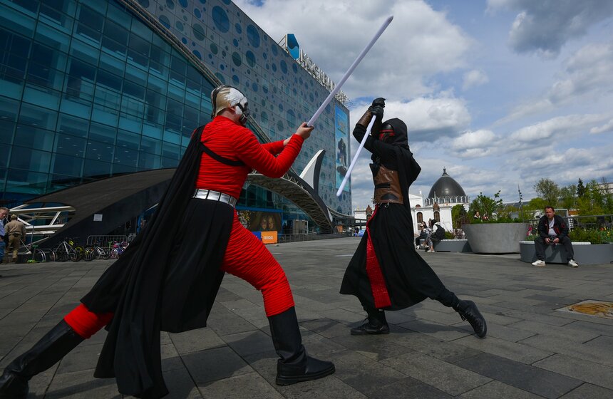 День "Звездных войн" отметили на ВДНХ в Москве 22 фото