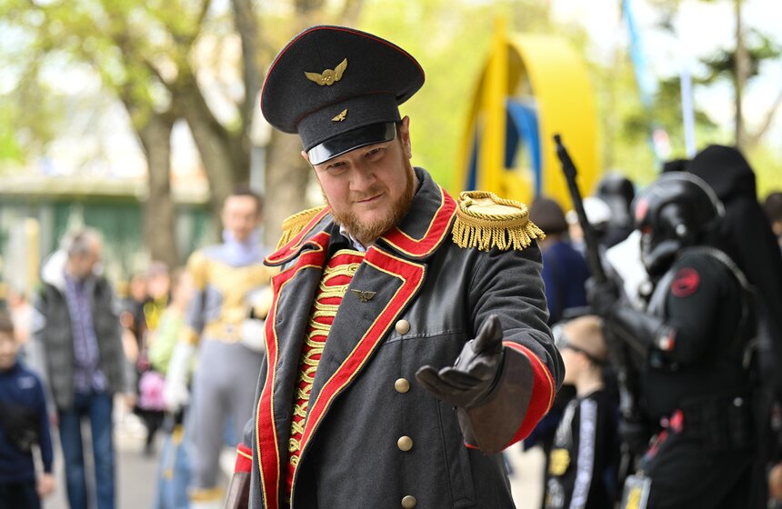 День "Звездных войн" отметили на ВДНХ в Москве 6 фото