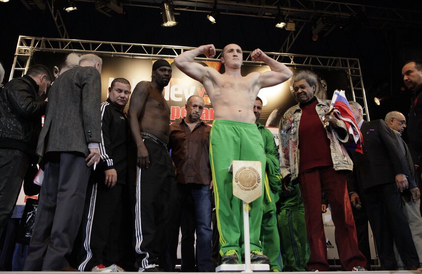 Прошла процедура взвешивания боксеров Лебедева и Джонса 9 фото