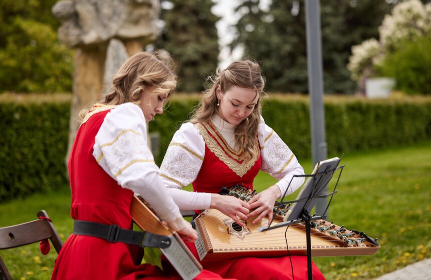 День Великой Победы отпраздновали в Парке Горького 17 фото