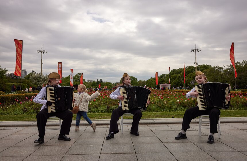 День Великой Победы отпраздновали в Парке Горького 21 фото