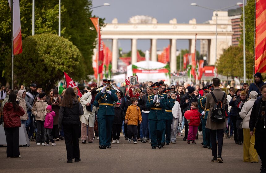 День Великой Победы отпраздновали в Парке Горького 26 фото