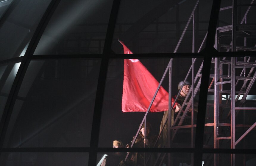 Премьера спектакля "Знамя Победы" состоялась в Театре Российской армии 29 фото