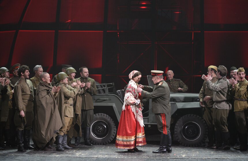 Премьера спектакля "Знамя Победы" состоялась в Театре Российской армии 31 фото