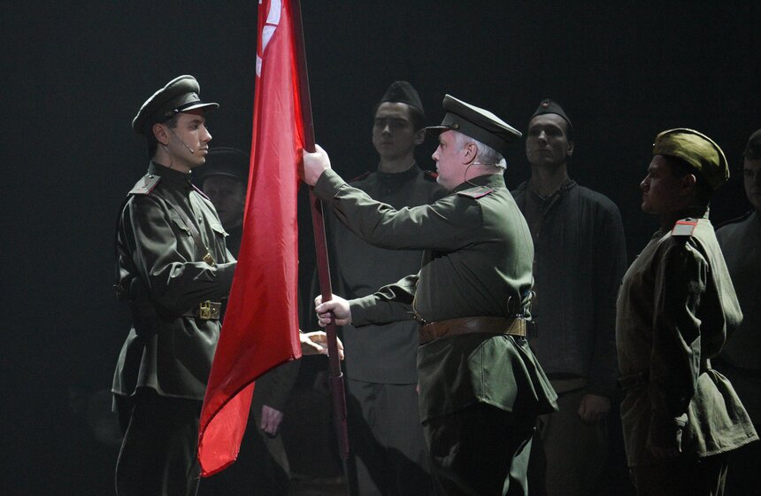 Премьера спектакля "Знамя Победы" состоялась в Театре Российской армии 20 фото