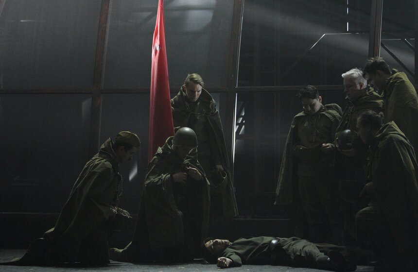 Премьера спектакля "Знамя Победы" состоялась в Театре Российской армии 27 фото