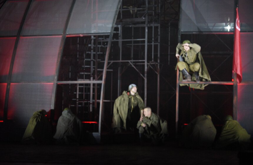 Премьера спектакля "Знамя Победы" состоялась в Театре Российской армии 22 фото