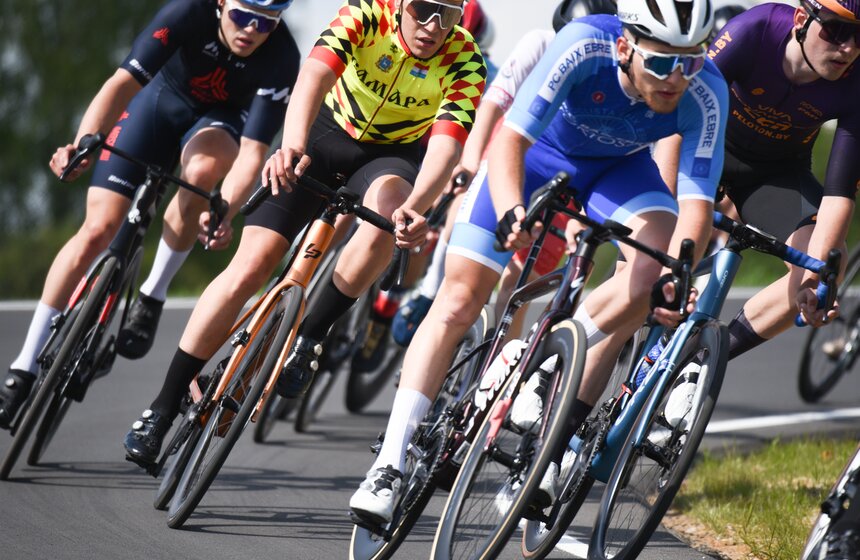 Первый групповой этап велогонки "Пять колец Москвы" прошел в Крылатском 8 фото
