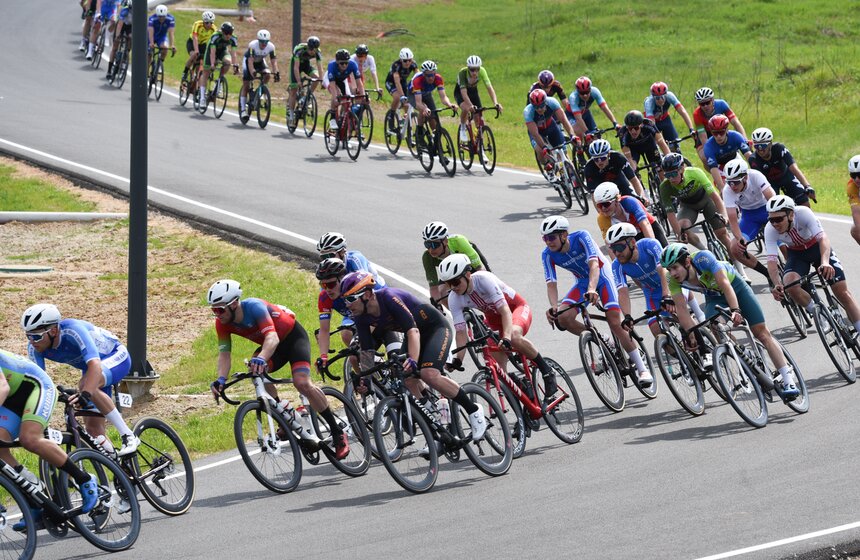 Первый групповой этап велогонки "Пять колец Москвы" прошел в Крылатском 17 фото