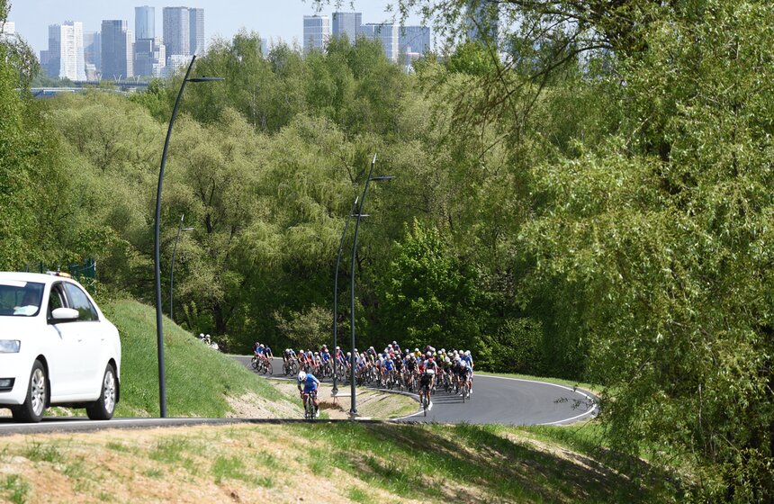 Первый групповой этап велогонки "Пять колец Москвы" прошел в Крылатском 1 фото