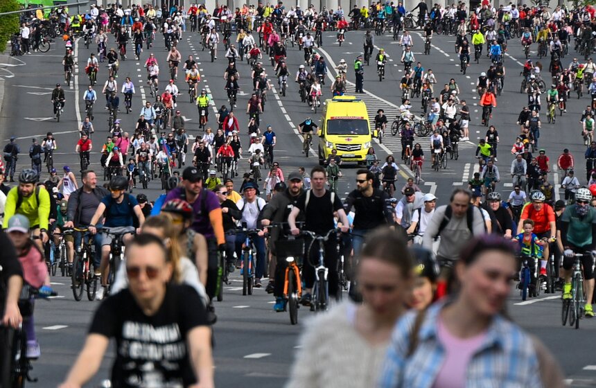 Весенний велофестиваль прошел в Москве 23 фото