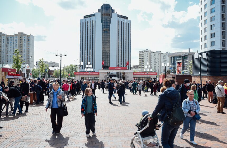 К 90-летию московского метро у станции "Сокольники" воссоздали атмосферу 30-х годов 12 фото