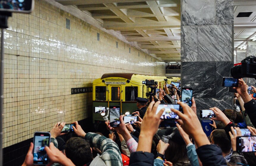 К 90-летию московского метро у станции "Сокольники" воссоздали атмосферу 30-х годов 28 фото
