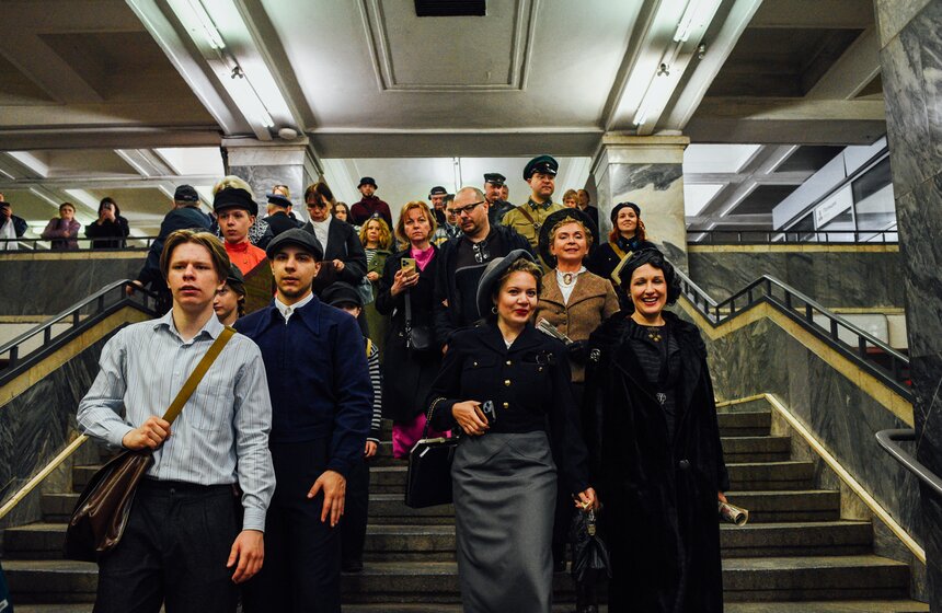 К 90-летию московского метро у станции "Сокольники" воссоздали атмосферу 30-х годов 25 фото