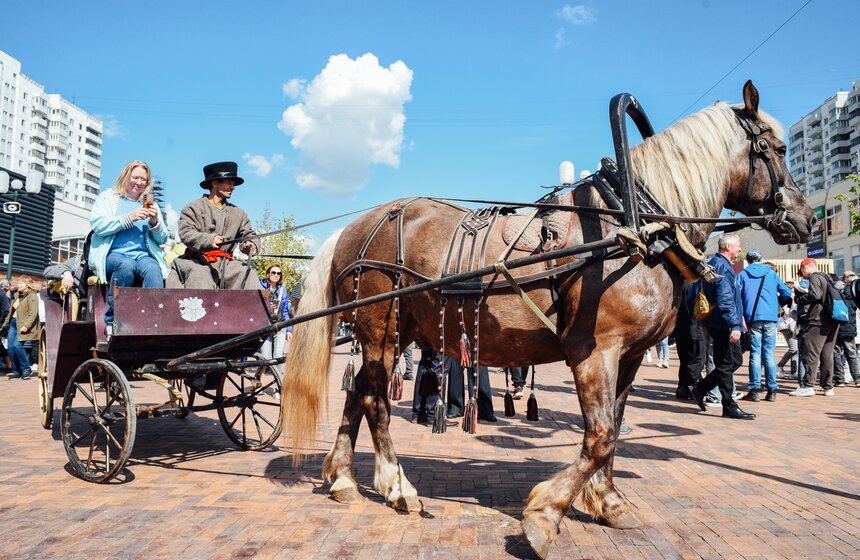 К 90-летию московского метро у станции "Сокольники" воссоздали атмосферу 30-х годов 5 фото