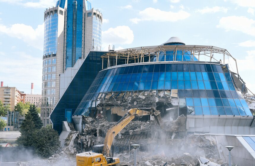 В Москве начался снос вестибюля моста "Багратион" 9 фото