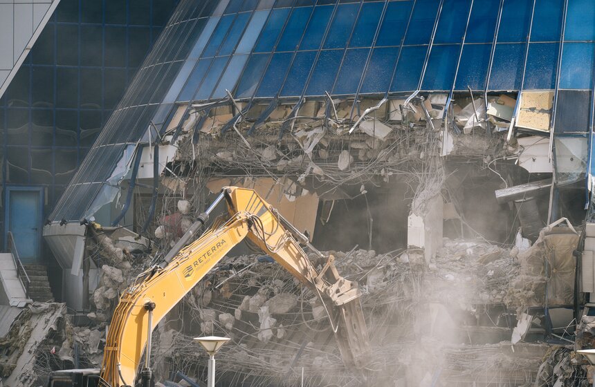 В Москве начался снос вестибюля моста "Багратион" 8 фото