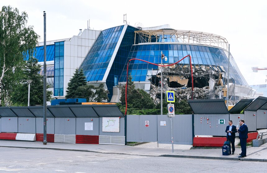 В Москве начался снос вестибюля моста "Багратион" 11 фото