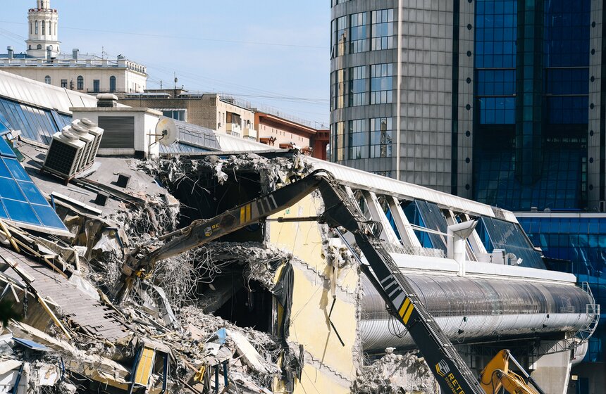 В Москве начался снос вестибюля моста "Багратион" 16 фото