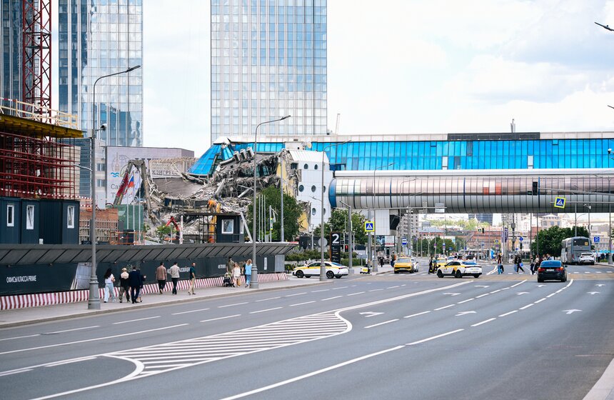 В Москве начался снос вестибюля моста "Багратион" 10 фото