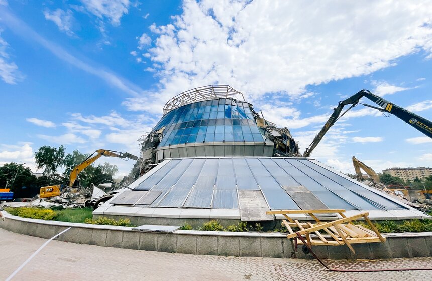 В Москве начался снос вестибюля моста "Багратион" 4 фото