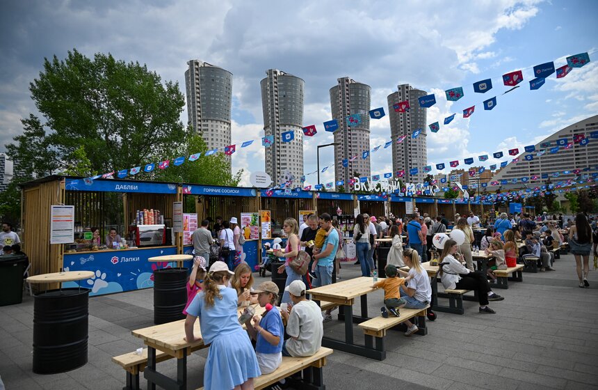 Первый день фестиваля "Лапки" завершился в Москве 13 фото