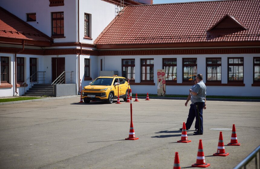 Конкурс "Лучший водитель такси Москвы" завершился на ВДНХ 28 фото