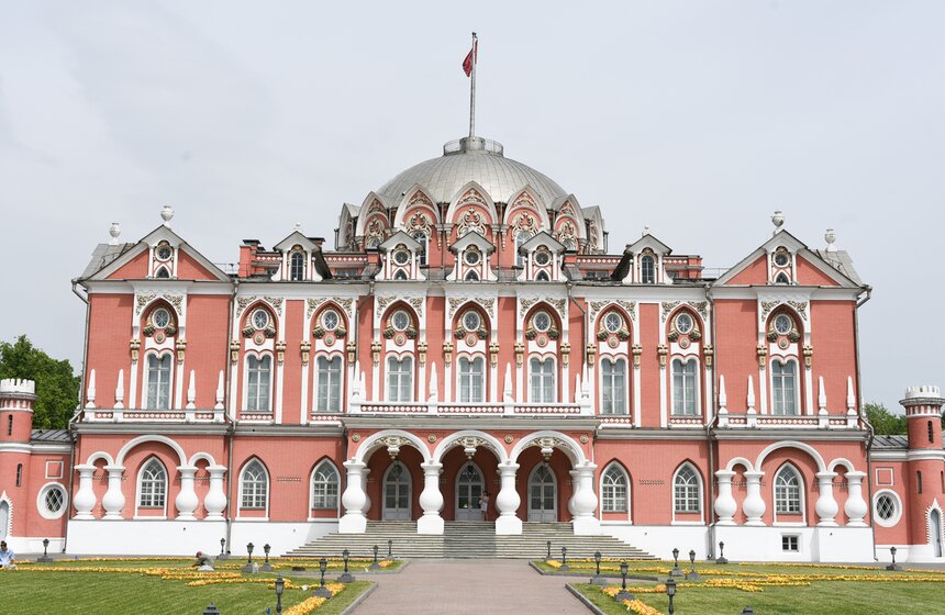 Выставка Гохрана открылась в Петровском путевом дворце 1 фото