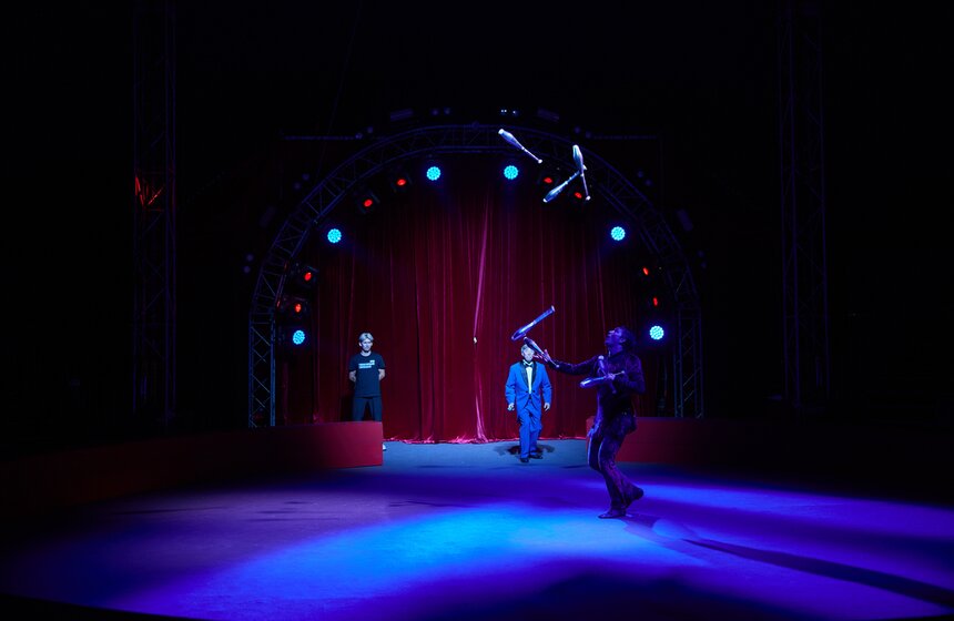 Цирк шапито открылся в кинопарке "Москино" 17 фото