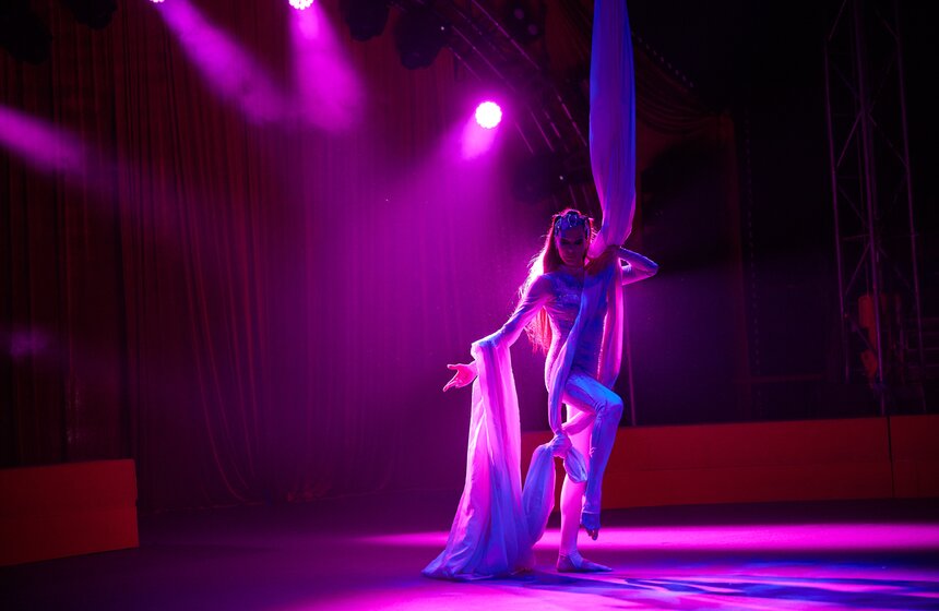 Цирк шапито открылся в кинопарке "Москино" 11 фото