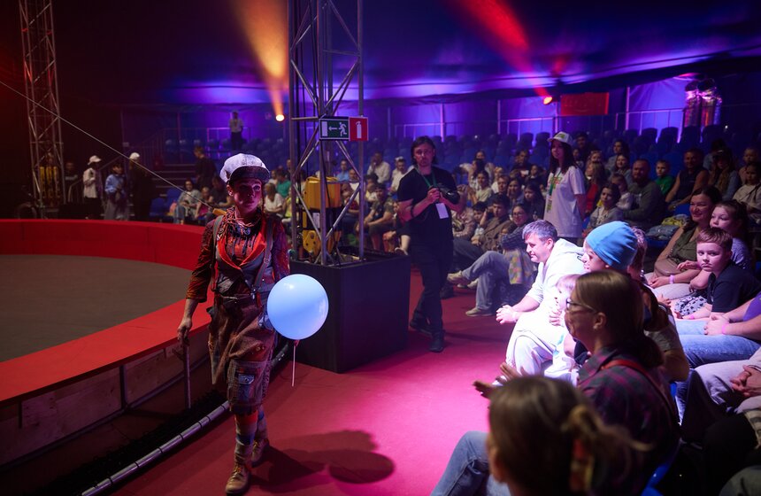 Цирк шапито открылся в кинопарке "Москино" 2 фото