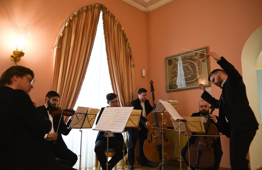 Выставка Гохрана открылась в Петровском путевом дворце 3 фото