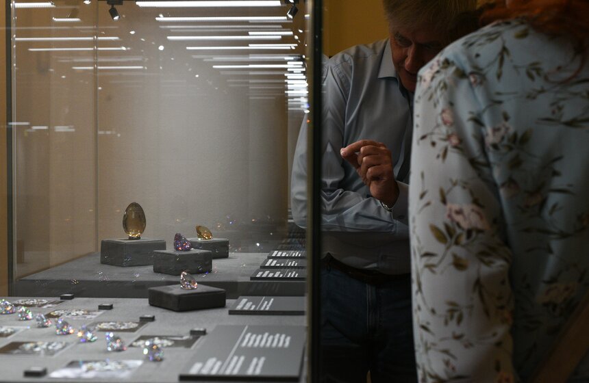 Выставка Гохрана открылась в Петровском путевом дворце 14 фото