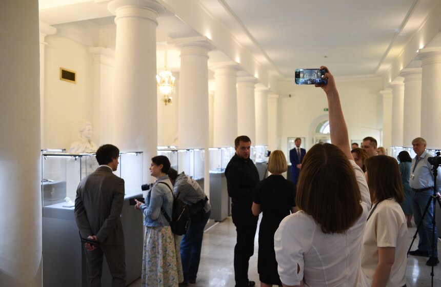 Выставка Гохрана открылась в Петровском путевом дворце 2 фото