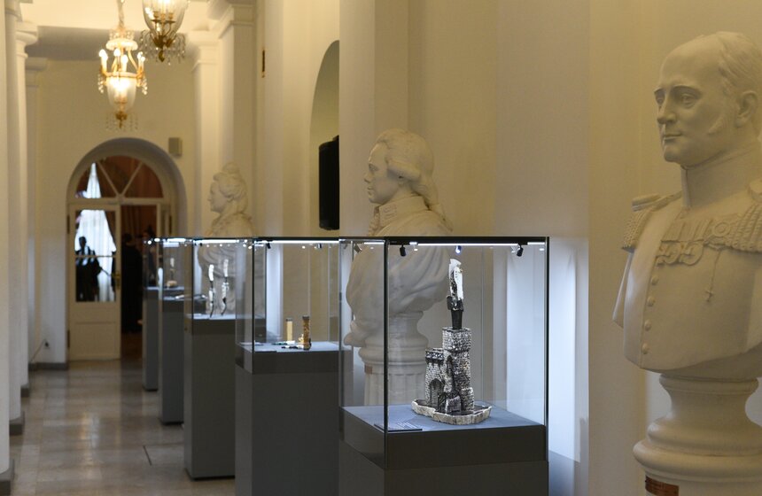 Выставка Гохрана открылась в Петровском путевом дворце 22 фото