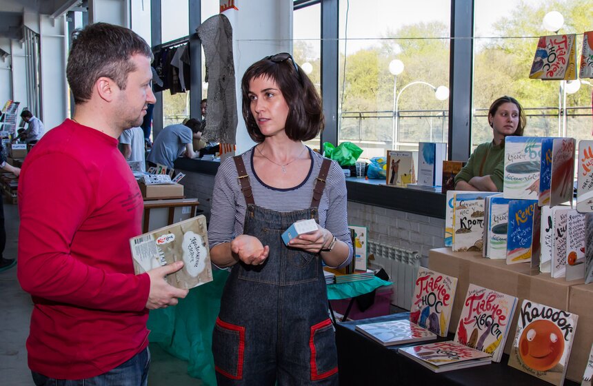 В Москве открылся первый фестиваль "Арт-книга и рукиздат" 15 фото