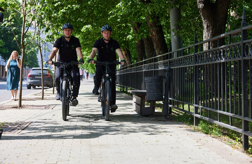 Велопатруль ЦОДД продолжил работу на улицах Москвы 16 фото