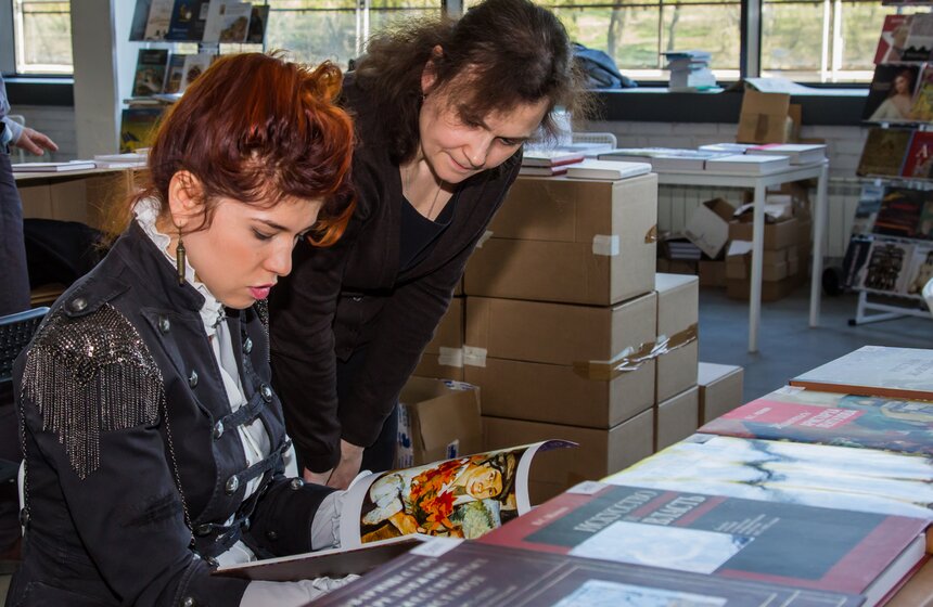 В Москве открылся первый фестиваль "Арт-книга и рукиздат" 16 фото