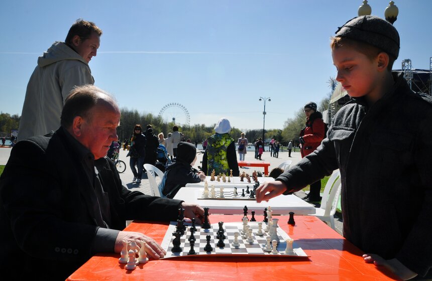 В Измайловском парке прошел весенний субботник 7 фото